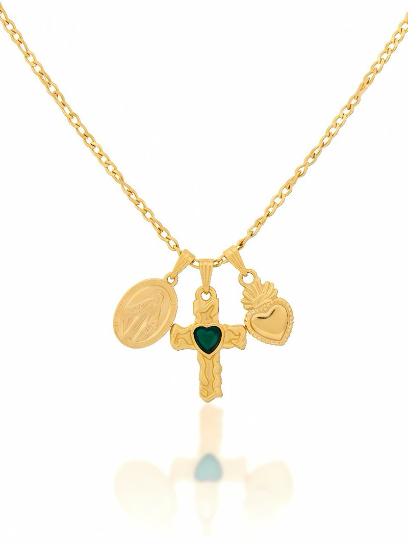 Collana Vanna di Glamourize Studio, elegante con dettagli raffinati, mostrata indossata su modella in primo piano.