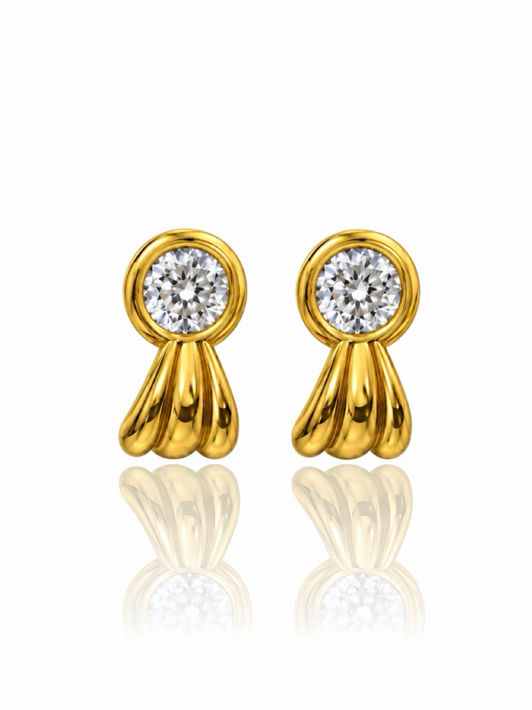Orecchini Ada di GLAMORIZE STUDIO con design elegante e dettagli raffinati, visibili in questa immagine.