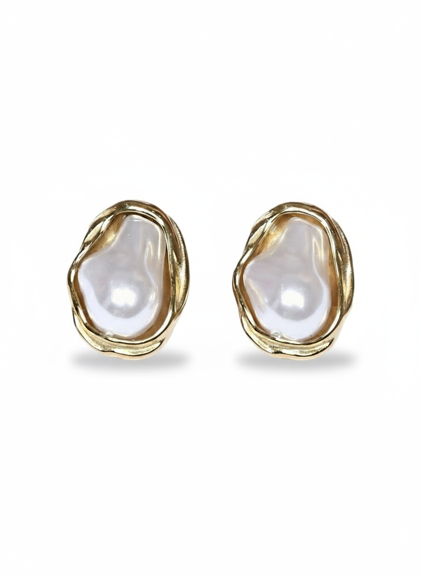 Orecchini Elma di Glamorizе Studio con design elegante e dettagli raffinati, in metallo dorato e pietre decorative.
