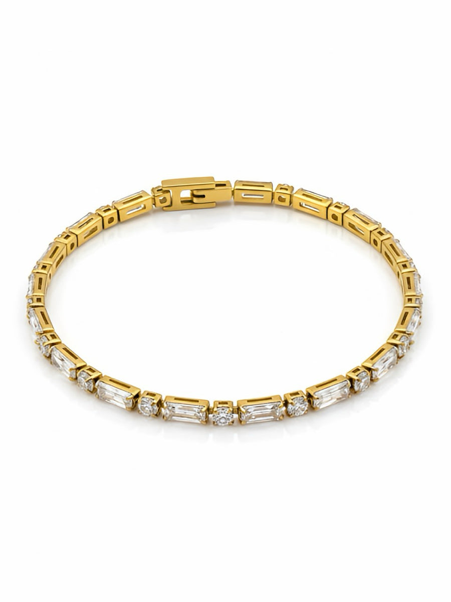 Bracciale Tennis Celestial di GLAMORIZE STUDIO con pietre scintillanti e design elegante, visibile in primo piano.