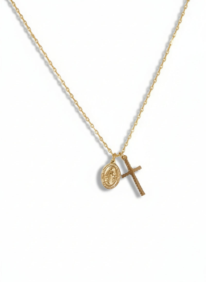 Collana Culto 2.0 di Glamorizé Studio con personalizzazione, mostra la catena in metallo con pendente elegante e dettagli personalizzabili.