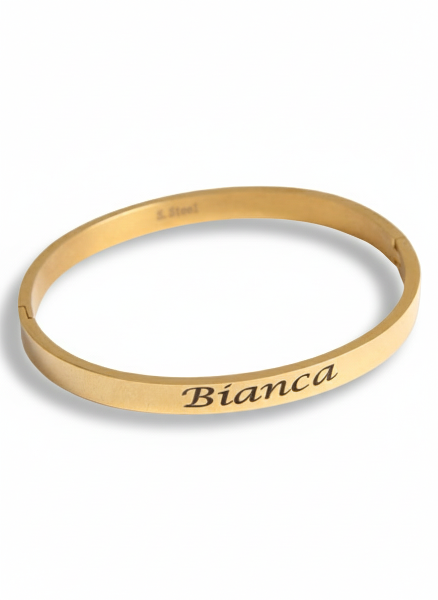 Bracciale Ivory personalizzato di GLAMORIZE STUDIO con dettagli eleganti e design raffinato, visibile in primo piano.