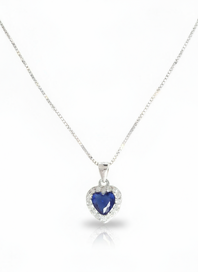 Collana in argento 925 Silvy di Glamoriz Studio, con design elegante e dettagli raffinati, visibile nell'immagine.
