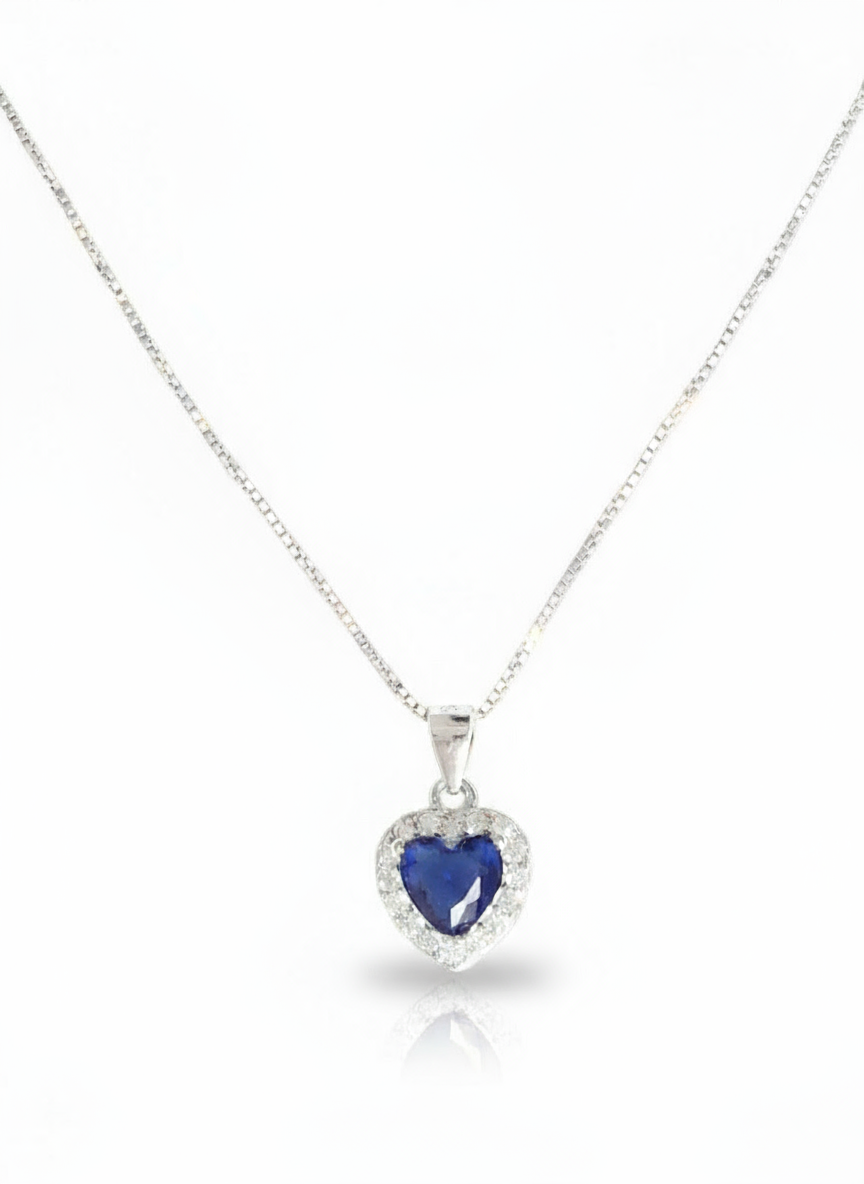 Collana in argento 925 Silvy di Glamoriz Studio, con design elegante e dettagli raffinati, visibile nell'immagine.