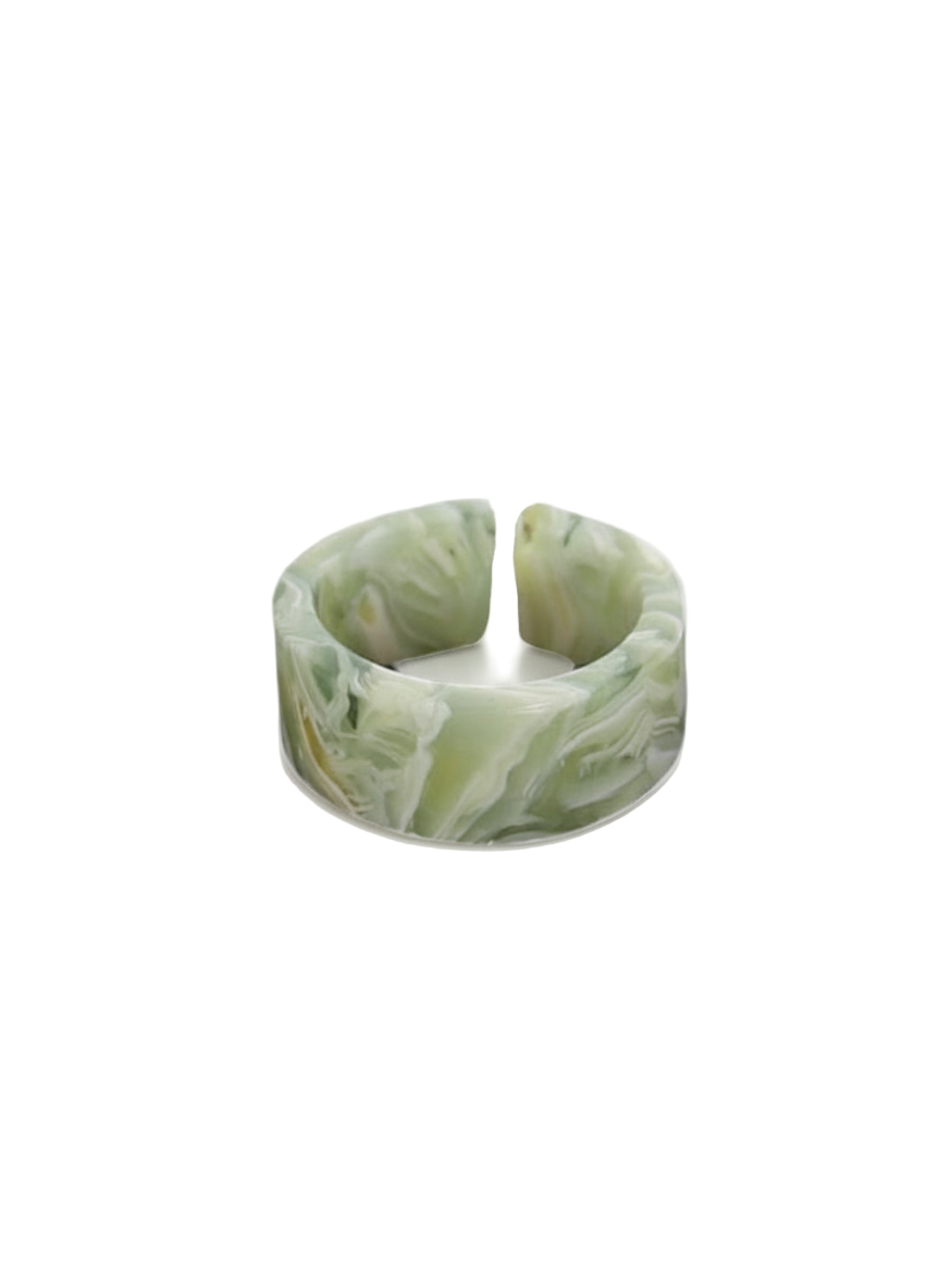 Anello Tie-Dye di GLAMORIZE STUDIO con motivo colorato e vivace, mostra i dettagli del design in primo piano.