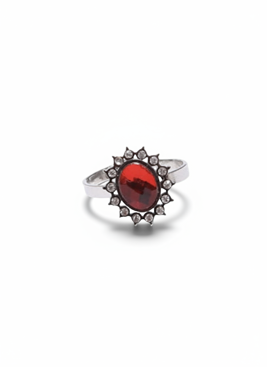 Anello Rose di GLAMORIZE STUDIO, anello elegante con design floreale rosa, in metallo lucido e dettagli raffinati.